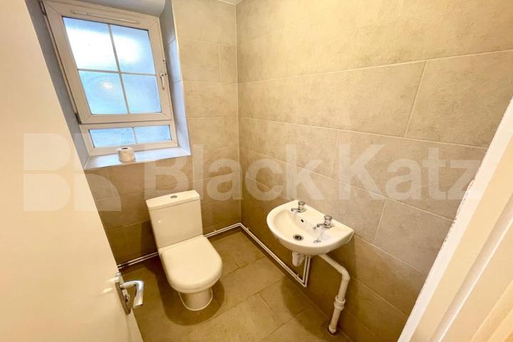 Three bedroomed apartment moments from London Bridge Weston Street, London Bridge